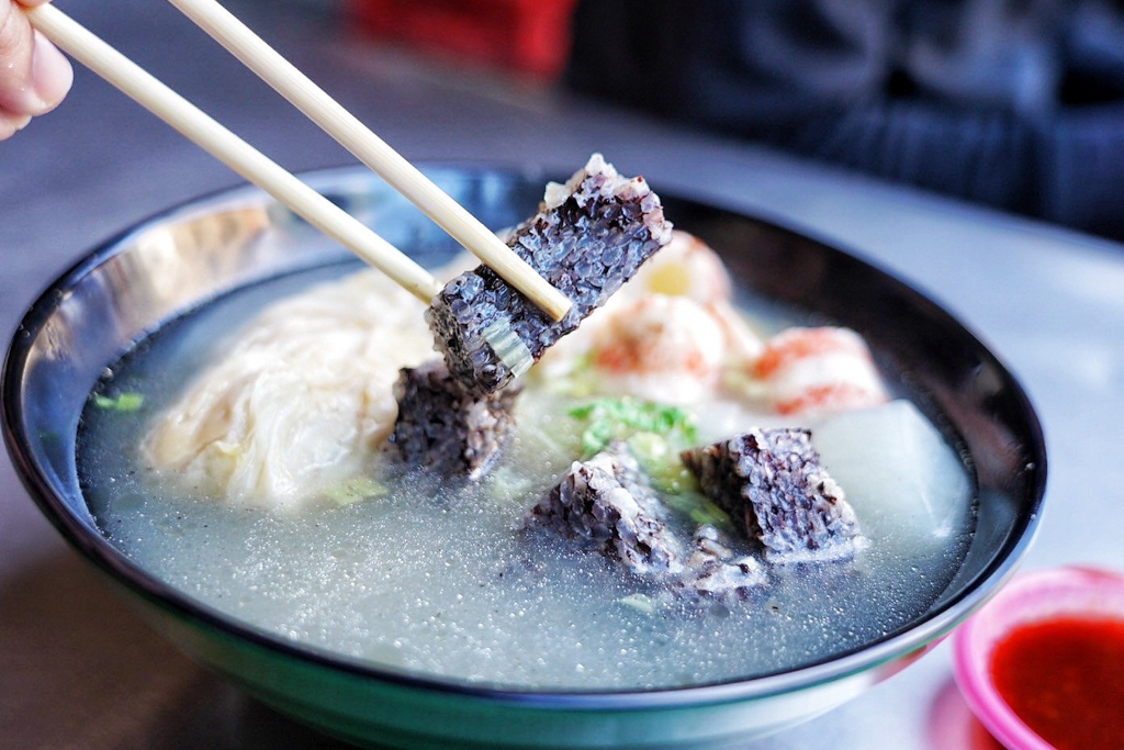 正東山肉圓,台中美食,台中小吃,台灣小吃,酥皮肉圓,脆皮肉圓,肉圓,黑輪,肉羹麵,麻辣肉圓,麻醬麵,麻辣麵,