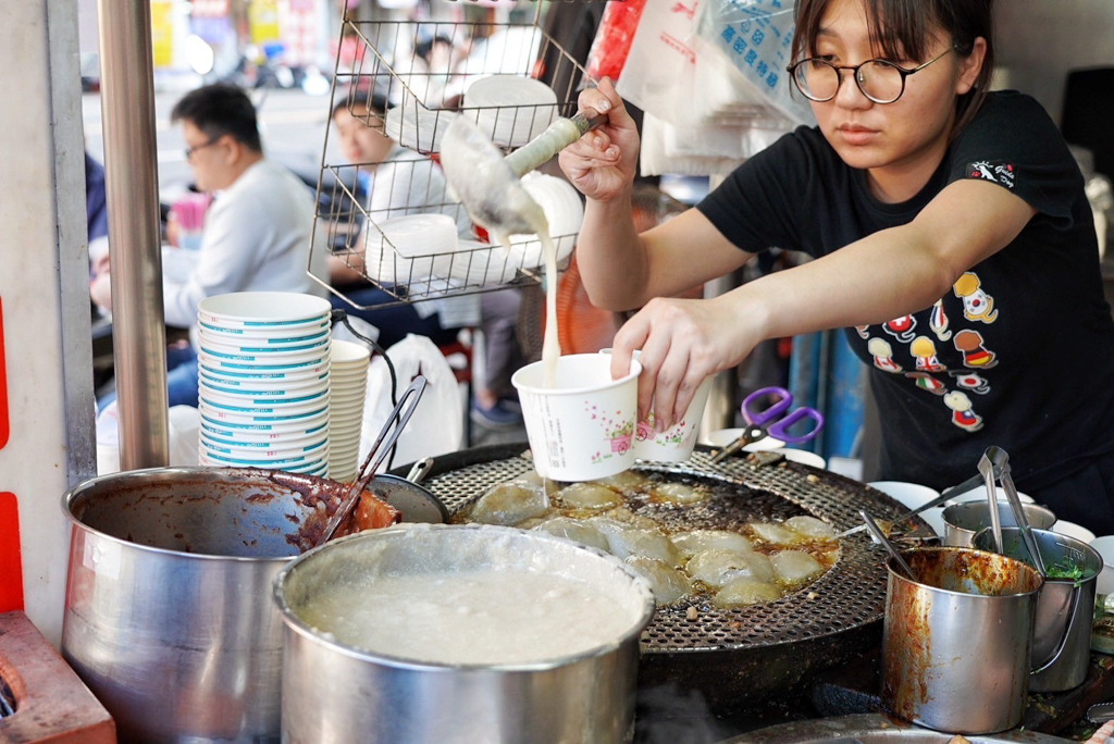 正東山肉圓,台中美食,台中小吃,台灣小吃,酥皮肉圓,脆皮肉圓,肉圓,黑輪,肉羹麵,麻辣肉圓,麻醬麵,麻辣麵,