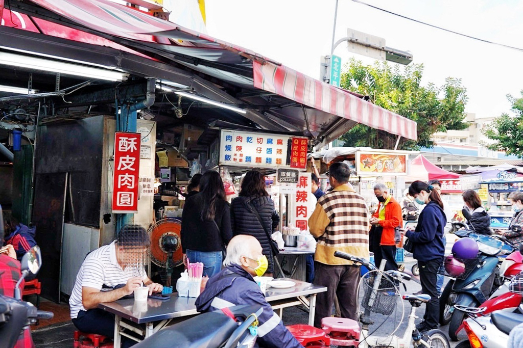 正東山肉圓,台中美食,台中小吃,台灣小吃,酥皮肉圓,脆皮肉圓,肉圓,黑輪,肉羹麵,麻辣肉圓,麻醬麵,麻辣麵,