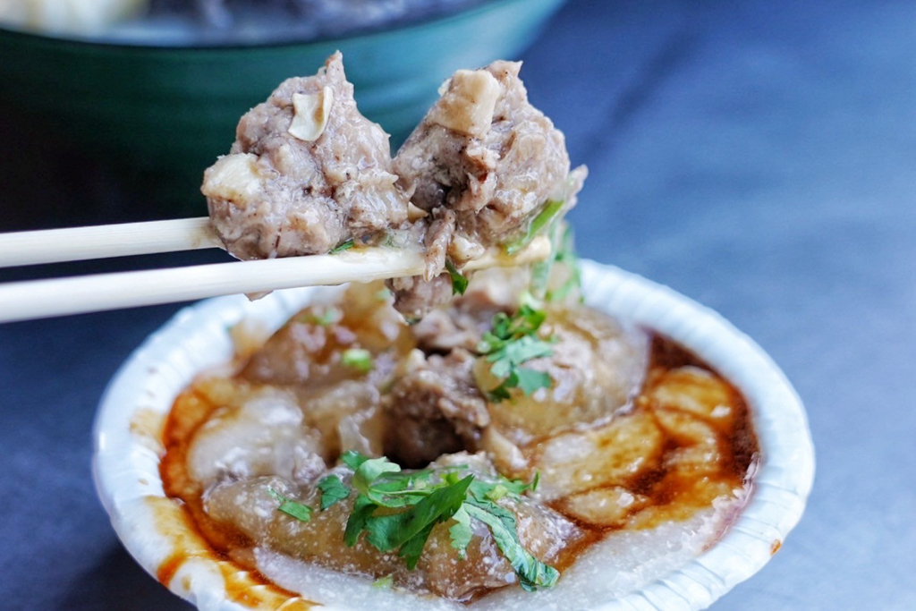 正東山肉圓,台中美食,台中小吃,台灣小吃,酥皮肉圓,脆皮肉圓,肉圓,黑輪,肉羹麵,麻辣肉圓,麻醬麵,麻辣麵,