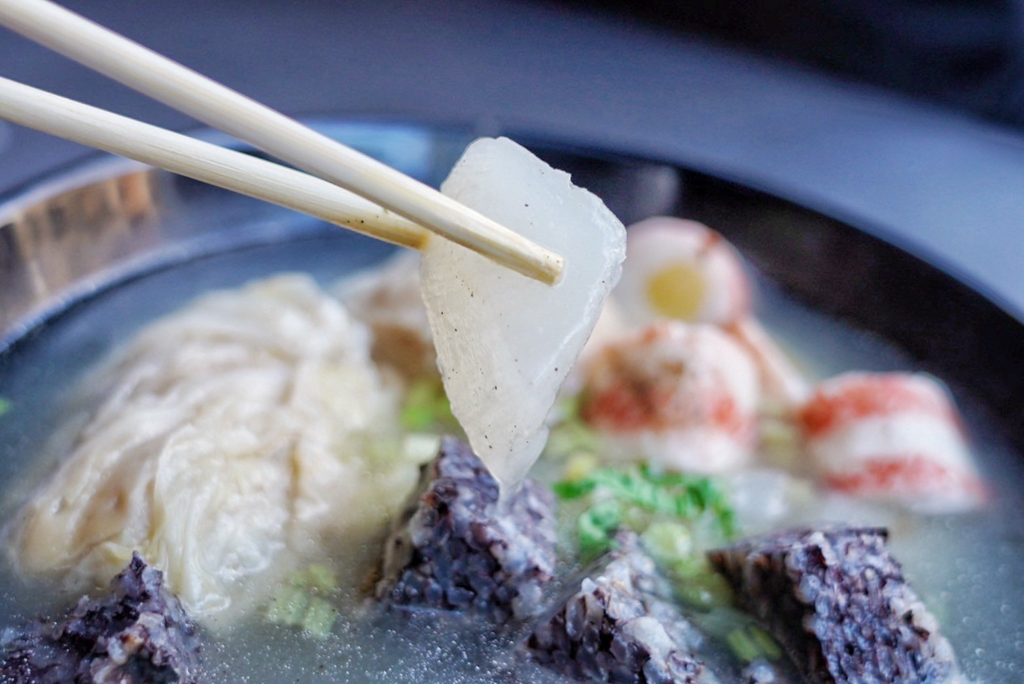正東山肉圓,台中美食,台中小吃,台灣小吃,酥皮肉圓,脆皮肉圓,肉圓,黑輪,肉羹麵,麻辣肉圓,麻醬麵,麻辣麵,