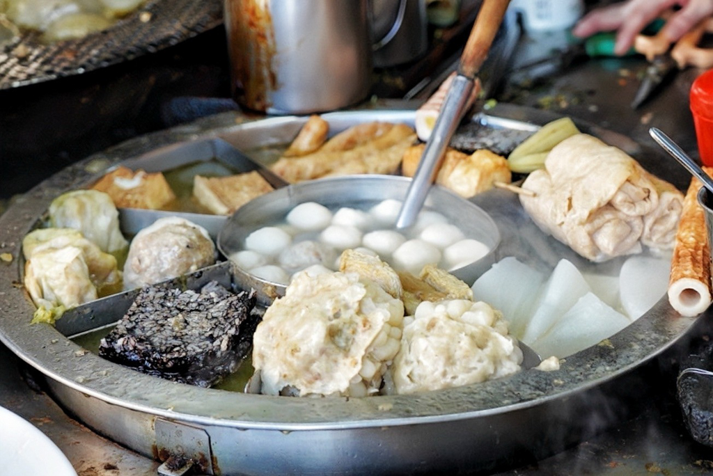 正東山肉圓,台中美食,台中小吃,台灣小吃,酥皮肉圓,脆皮肉圓,肉圓,黑輪,肉羹麵,麻辣肉圓,麻醬麵,麻辣麵,