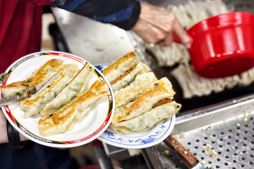 店小二,店小二西門町萬年,萬年大樓,萬年店小二,排骨飯,雞腿飯,水餃,鍋貼,台北美食,新北美食,新北小吃,西門町小吃,台灣小吃