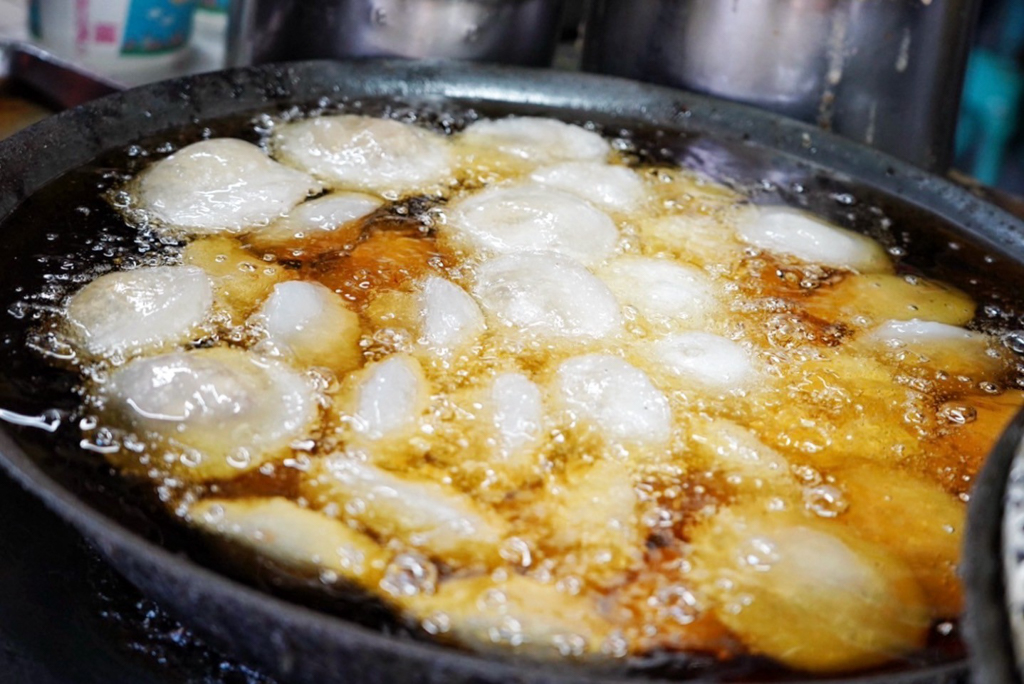 正東山肉圓,台中美食,台中小吃,台灣小吃,酥皮肉圓,脆皮肉圓,肉圓,黑輪,肉羹麵,麻辣肉圓,麻醬麵,麻辣麵,