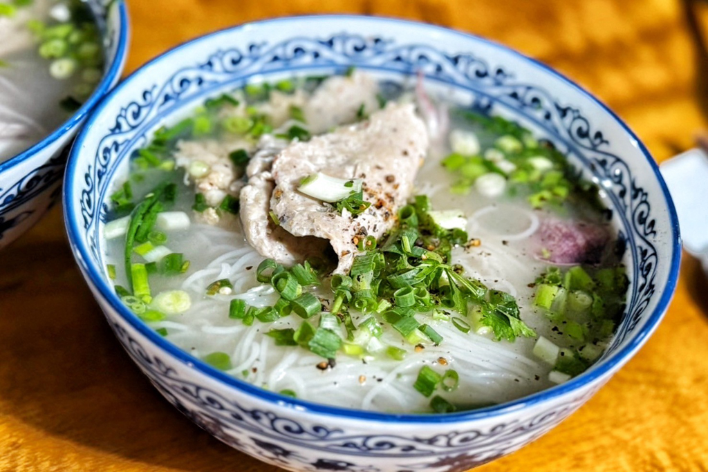 Bún quậy Kiến Xây ( hẻm làng chài ),越南米線,富國島美食,越南小吃,米線小吃,甘蔗汁,富國島小吃,Bún quậy Kiến Xây Bún quậy Kiến Xây ( hẻm làng chài ),越南米線,富國島美食,越南小吃,米線小吃,甘蔗汁,富國島小吃,Bún quậy Kiến Xây