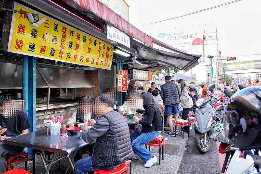 正東山肉圓,台中美食,台中小吃,台灣小吃,酥皮肉圓,脆皮肉圓,肉圓,黑輪,肉羹麵,麻辣肉圓,麻醬麵,麻辣麵,