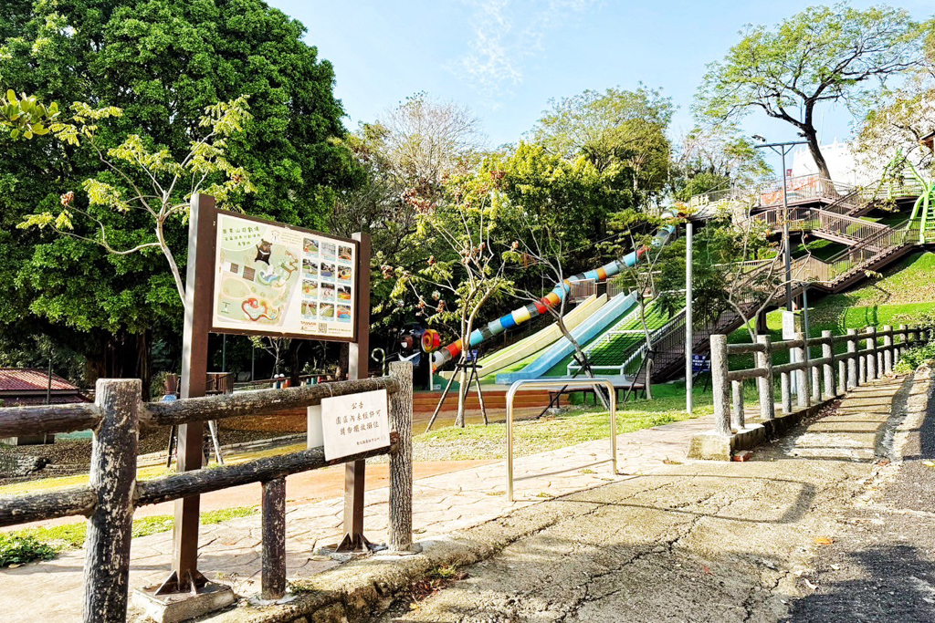 百果山溜滑梯
