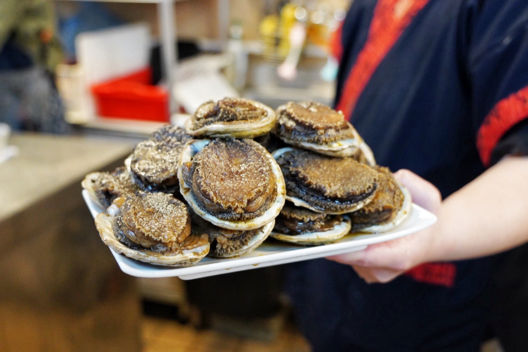 丸隆生魚行,生魚片,握壽司,基隆漁港,永樂市場,迪化街美食,迪化街小吃,味噌湯喝到飽 丸隆生魚行,生魚片,握壽司,基隆漁港,永樂市場,迪化街美食,迪化街小吃,味噌湯喝到飽