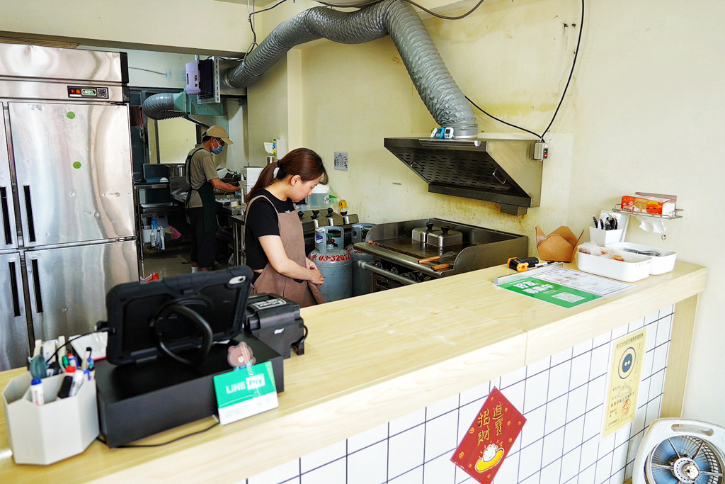 桃園美食,龜山美食,日式煎餃,厚日煎餃,手工現做餃子專賣店,銘傳大學小吃,台灣小吃,手工鍋貼,鮮蝦大顆脆皮煎餃