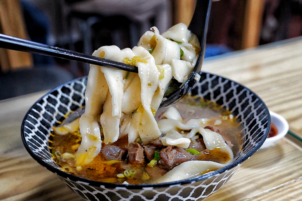 老眷村川味牛肉麵
