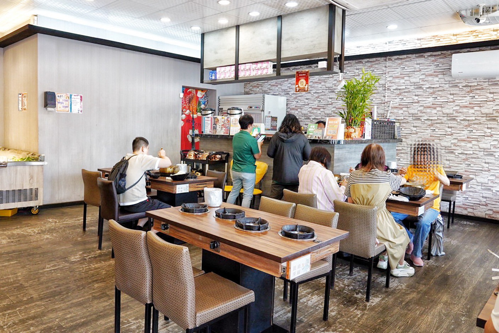 懶鍋時尚湯鍋（北龍店）,懶鍋時尚湯鍋,龍潭火鍋,龍潭美食,龍潭小吃,桃園火鍋,桃園小吃,桃園美食,美食,吃到飽,麻辣鍋吃到飽,起司鍋吃到飽,海鮮船,龍潭聚餐,龍潭慶生