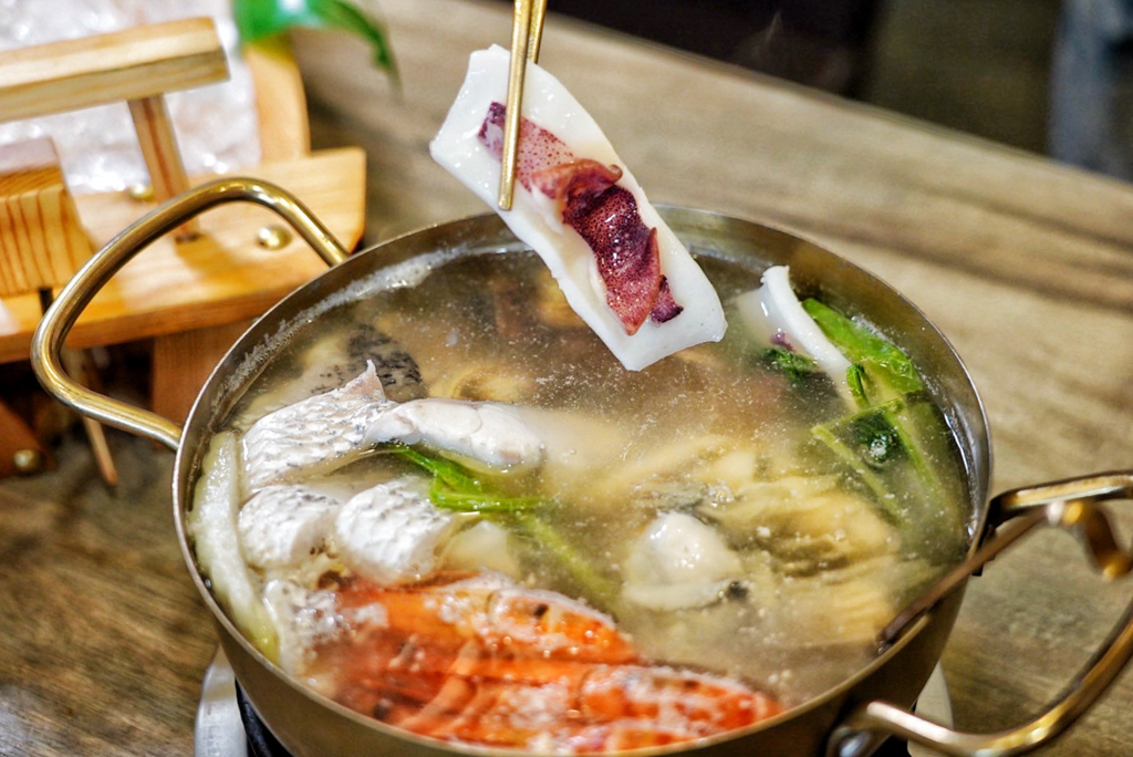 懶鍋時尚湯鍋｜菜單329元起吃到飽