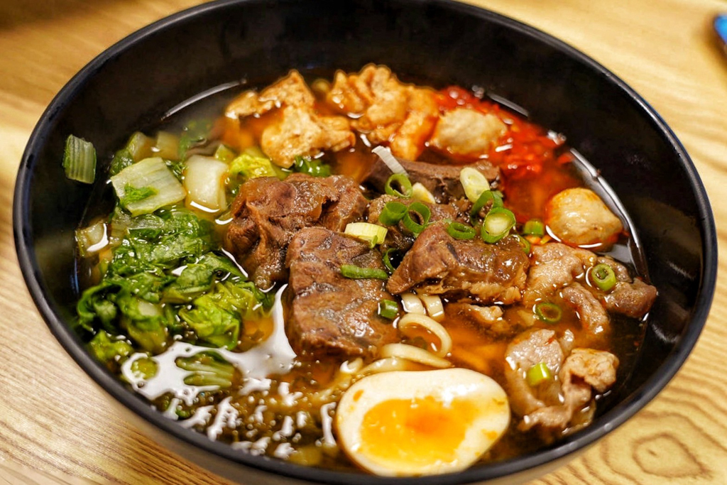 低調十三香專業牛肉麵