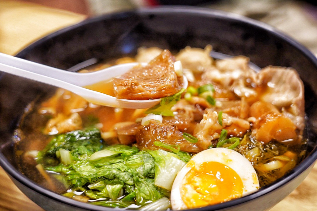 低調十三香專業牛肉麵