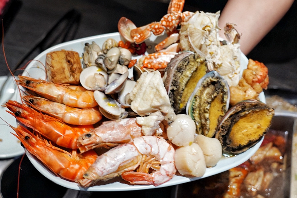 魔椒頂級鴛鴦鍋,魔椒頂級鴛鴦中壢直營店,桃園美食,中壢美食,火鍋,麻辣鍋,螃蟹吃到飽,秋天鴛鴦鍋,海鮮,酒,地表最強自助食材櫃,各式超人氣海鮮,CP值爆表,中壢聚餐,桃園聚餐,桃園美食,美食,5中壢美食,中壢聚餐,中壢慶生,壽星慶生, 魔椒頂級鴛鴦鍋,魔椒頂級鴛鴦中壢直營店,桃園美食,中壢美食,火鍋,麻辣鍋,螃蟹吃到飽,秋天鴛鴦鍋,海鮮,酒,地表最強自助食材櫃,各式超人氣海鮮,CP值爆表,中壢聚餐,桃園聚餐,桃園美食,美食,5中壢美食,中壢聚餐,中壢慶生,壽星慶生,