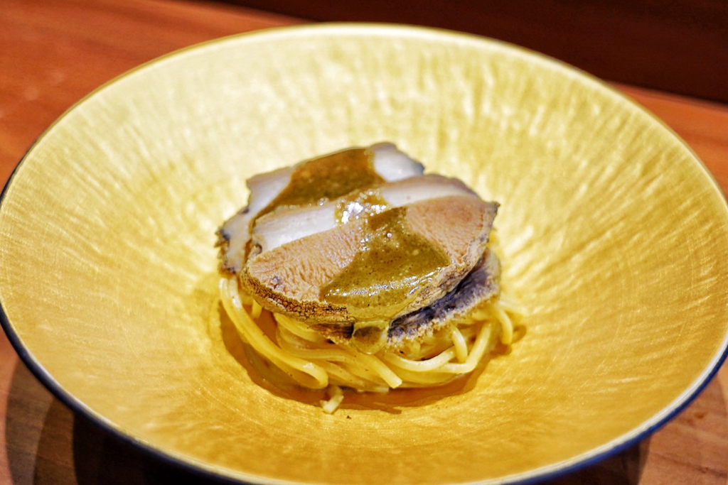 鮨心,桃園美食,桃園無菜單料理,大竹美食,大竹無菜單料理,桃園日本料理,大竹日本料理,四季春,漬蘿蔔,白蘿蔔前湯,鹿兒島真鯛,軟絲,黑喉,帶黃膏甜蝦,黑鮪魚背部醬油醃製,黑鮪魚大腹,鴨肝茶碗蒸,日本紅干,日本竹莢魚,炸尖梭魚佐蘿蔔泥,日本青森產尊鮭魚,黑鮪魚大腹筋膜,九州產星鰻,飽魚拉麵,蝦頭味增湯,開心果冰淇淋,壽星聚餐,約會,桃園聚餐,桃園高級日本料理,大竹板前無菜單,大竹美食,美食