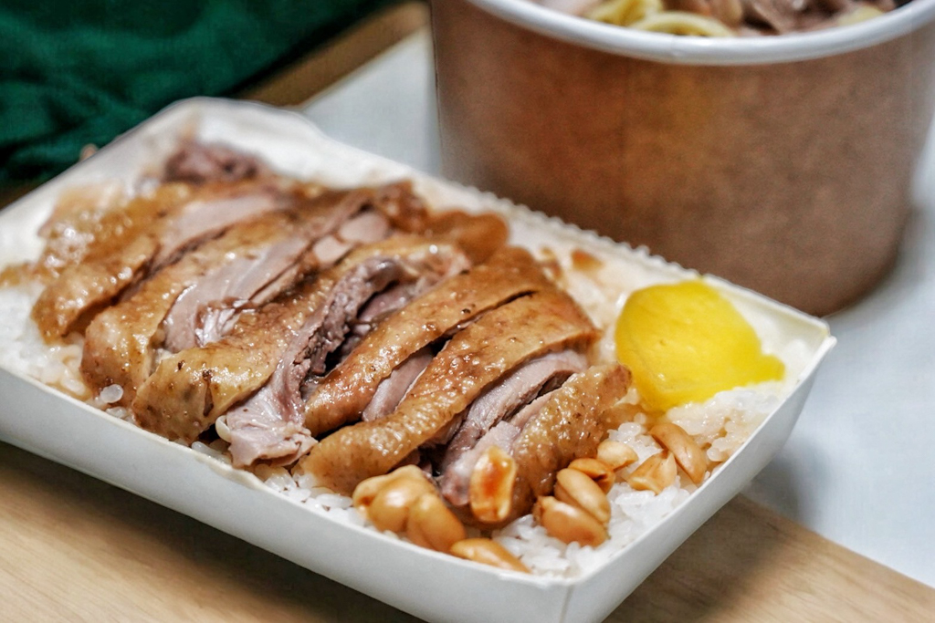 桃園美食,美食,八德美食,八德當歸鴨,名家當歸鴨,銅板美食,台灣小吃,當歸鴨,鴨肉飯,當歸湯,鴨腿控必吃,冬天進補,當歸補氣,巷仔內美食,人氣小吃,在地人推薦 ,美食收藏,食補首選,溫補不燥熱,小吃推薦,鴨肉飯,當歸鴨丸湯,當歸鴨肉麵線,鴨腿飯,燙高麗菜