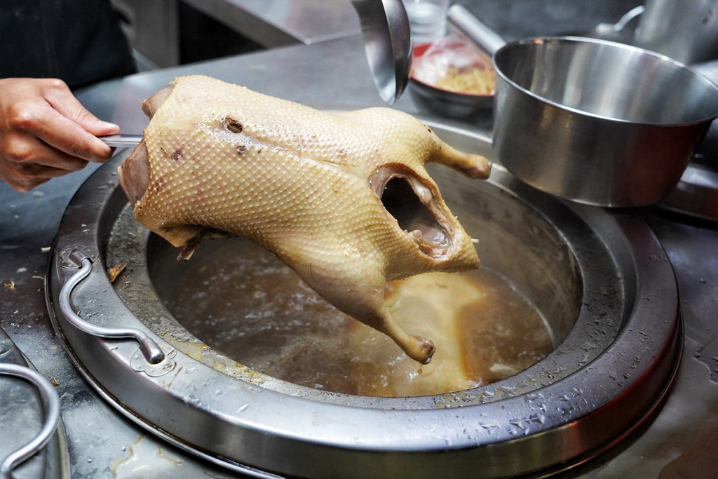 桃園美食,美食,八德美食,八德當歸鴨,名家當歸鴨,銅板美食,台灣小吃,當歸鴨,鴨肉飯,當歸湯,鴨腿控必吃,冬天進補,當歸補氣,巷仔內美食,人氣小吃,在地人推薦 ,美食收藏,食補首選,溫補不燥熱,小吃推薦,鴨肉飯,當歸鴨丸湯,當歸鴨肉麵線,鴨腿飯,燙高麗菜