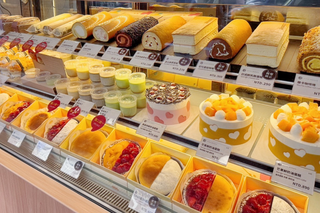 橘村屋南崁店,桃園美食,美食,橘村屋,橘村屋南崁店,南崁美食,南崁甜點,蛋糕買一送一,生日蛋糕推薦,限時優惠,甜點控必吃,桃園美食,桃園甜點,蛋糕優惠,台灣蛋糕店,買蛋糕送蛋糕,甜點日常,北北桃美食,直營門市限定,新店開幕優惠,鮮奶油蛋糕,甜點優惠,橘村屋優惠,水蜜桃蛋糕,水蜜桃鮮奶油蛋糕,北海道鮮奶油蛋糕,壽星慶生蛋糕,芒果鮮奶油蛋糕與黑森林鮮奶油蛋糕
