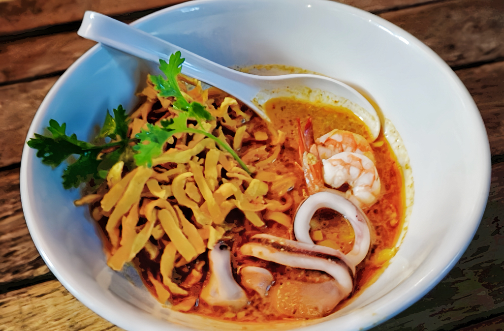 泰北咖哩麵Kao Soy Nimman,烤山尼曼 泰北咖哩麵,泰北咖哩麵,泰國美食,泰國清邁小吃,清邁美食,清邁泰北咖哩麵,軟殼蟹咖哩麵,海鮮咖哩麵,炸物,菊花茶,