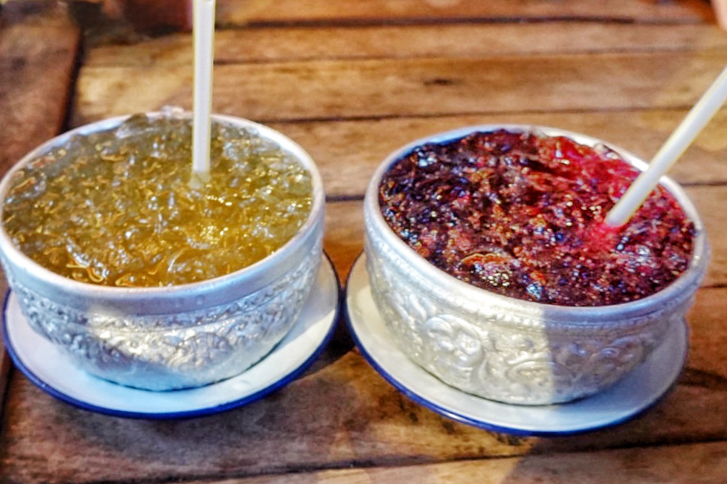 泰北咖哩麵Kao Soy Nimman,烤山尼曼 泰北咖哩麵,泰北咖哩麵,泰國美食,泰國清邁小吃,清邁美食,清邁泰北咖哩麵,軟殼蟹咖哩麵,海鮮咖哩麵,炸物,菊花茶,