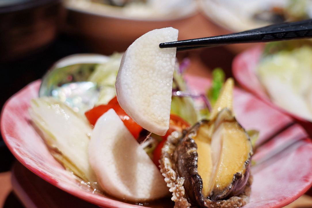 拿靠生猛海鮮,澎湖海鮮,林口活海鮮,包廂餐廳,林口美食,林口餐廳,海鮮餐廳,新北美食,澎湖海鮮,龍蝦粉絲煲,帝王蟹,林口美食,美食,澎湖海鮮,林口海鮮餐廳,鮑魚沙拉,金蒜澎湖鮮蚵,季節時蔬,味噌烤黃金松板,酸菜鮮蚵薑絲湯,炙燒海鮮大鳳螺,清蒸七星斑,父親節餐廳,母親節餐廳,林口海鮮餐廳,活海鮮餐廳,澎湖海鮮 ,包廂包間,私人聚會