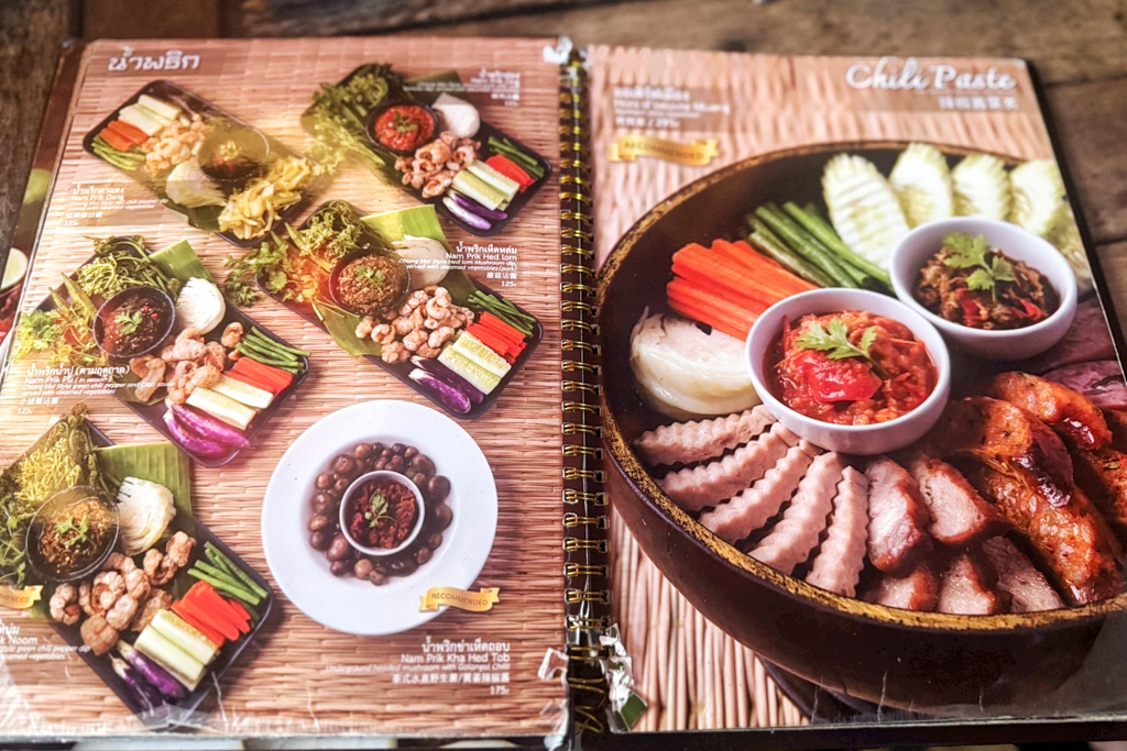 泰北咖哩麵Kao Soy Nimman,烤山尼曼 泰北咖哩麵,泰北咖哩麵,泰國美食,泰國清邁小吃,清邁美食,清邁泰北咖哩麵,軟殼蟹咖哩麵,海鮮咖哩麵,炸物,菊花茶,