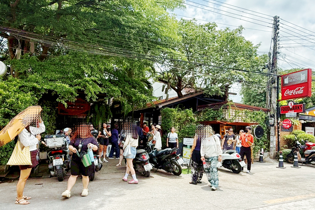 泰北咖哩麵Kao Soy Nimman,烤山尼曼 泰北咖哩麵,泰北咖哩麵,泰國美食,泰國清邁小吃,清邁美食,清邁泰北咖哩麵,軟殼蟹咖哩麵,海鮮咖哩麵,炸物,菊花茶,