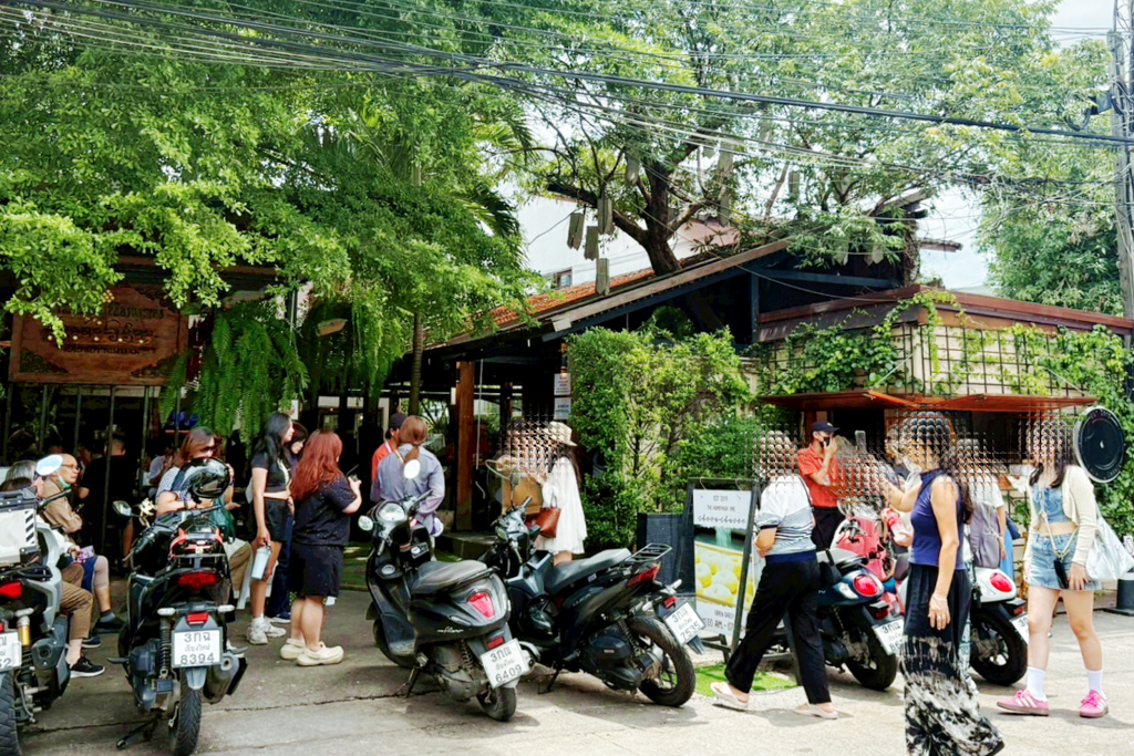 泰北咖哩麵Kao Soy Nimman,烤山尼曼 泰北咖哩麵,泰北咖哩麵,泰國美食,泰國清邁小吃,清邁美食,清邁泰北咖哩麵,軟殼蟹咖哩麵,海鮮咖哩麵,炸物,菊花茶,