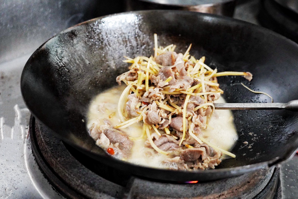 六小福林記炒羊肉