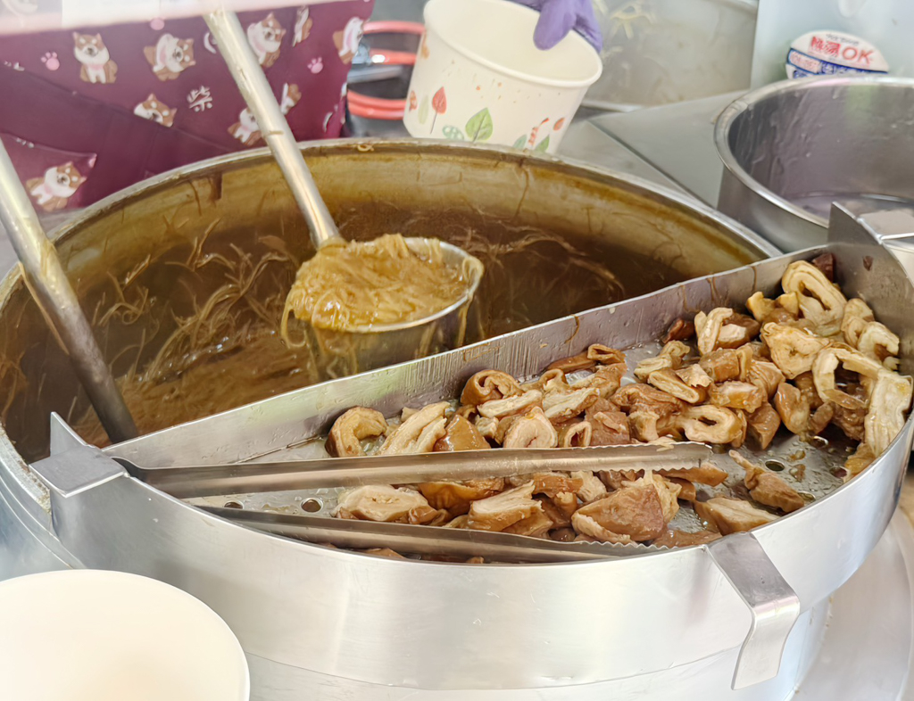 台北大腸蚵仔麵線,桃園後站美食,桃園後站小吃,桃園後站麵線,桃園小吃,桃園早餐,桃園麵線,大腸蚵仔麵線,綜合麵線,皮蛋瘦肉粥,