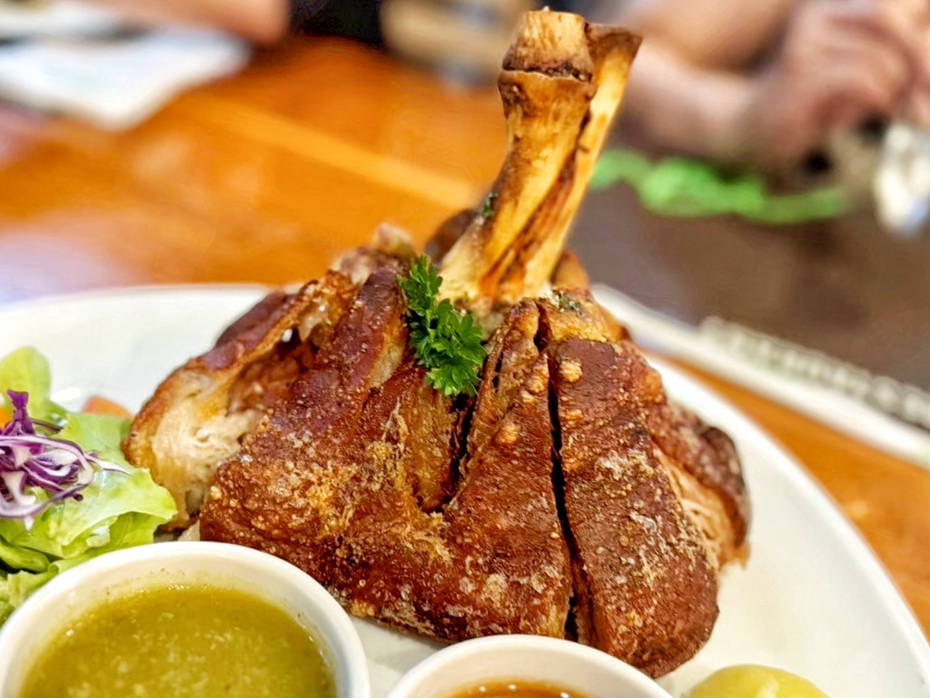 Chom Cafe and Restaurant