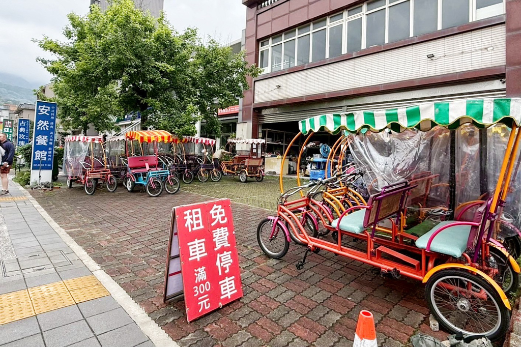綠林城堡冒險趣遊戲場,The Shack 野菇屋 Pizza,張吳記什錦麵,Chicken Bites烤雞咬一口,Ton Up Cafe 英倫復古餐廳,印度拐子餅,八里渡船頭老街,林泉青草茶,統力雙胞胎,新北市立十三行博物館,八里出名紅龜粿