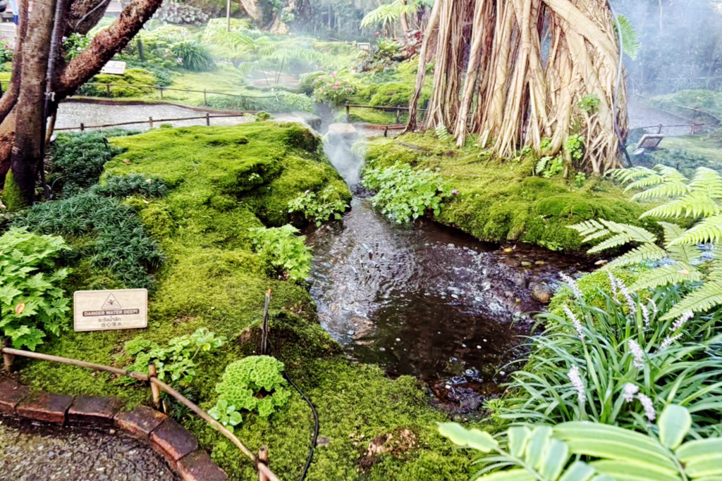 Chom Cafe and Restaurant