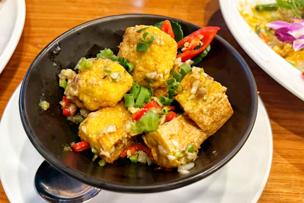 Chom Cafe and Restaurant
