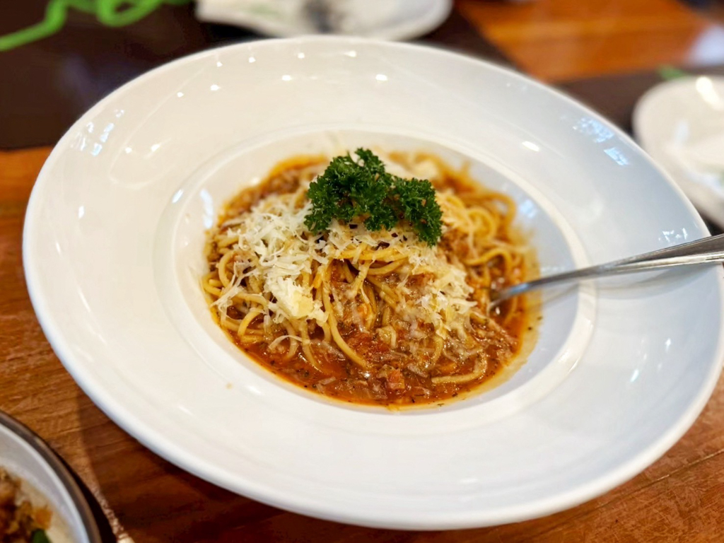 Chom Cafe and Restaurant