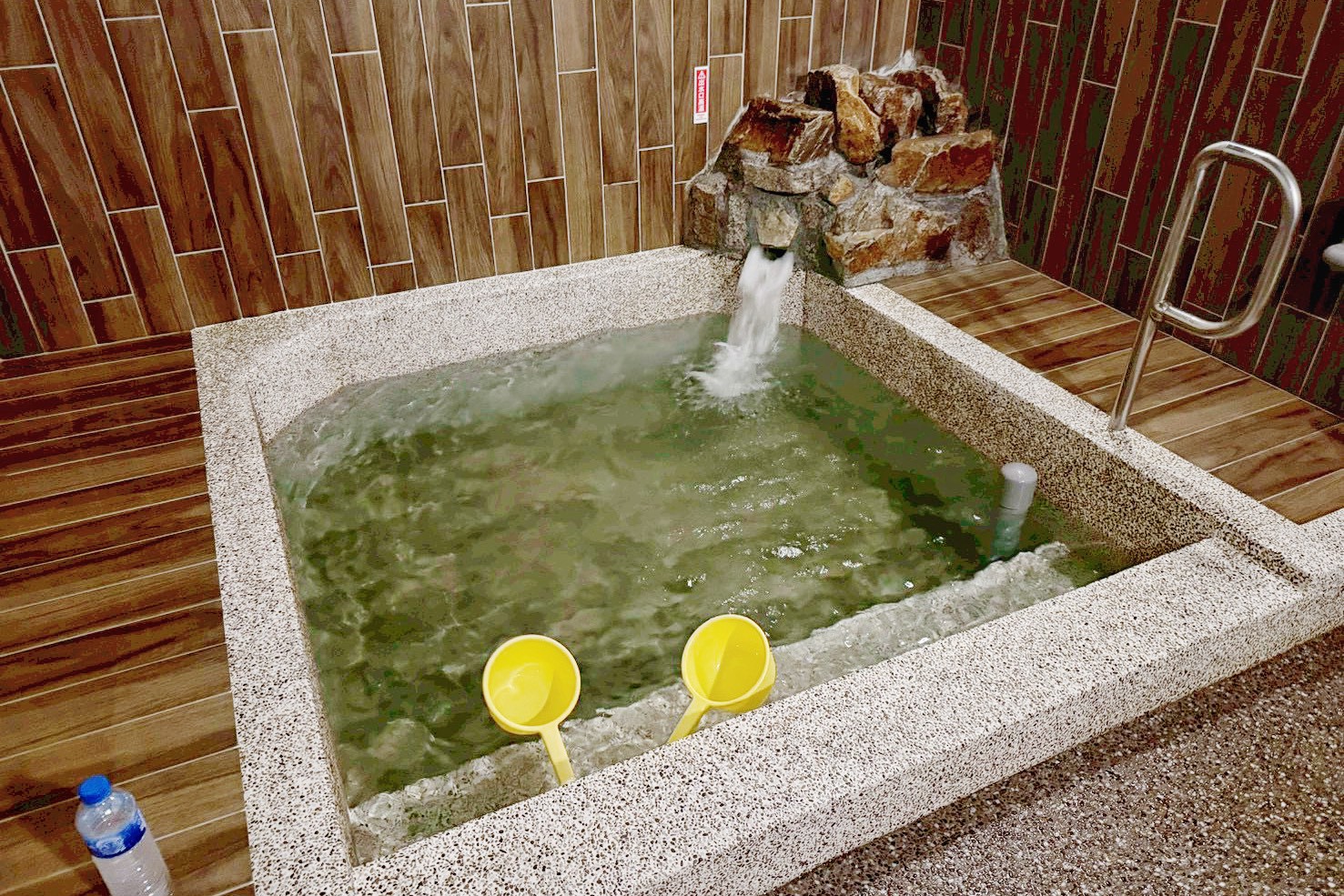 綠水溫泉-豪華大湯屋！日式清新風雙人湯屋，50分鐘泡湯享受，停車免煩惱 @靜兒貪吃遊玩愛分享