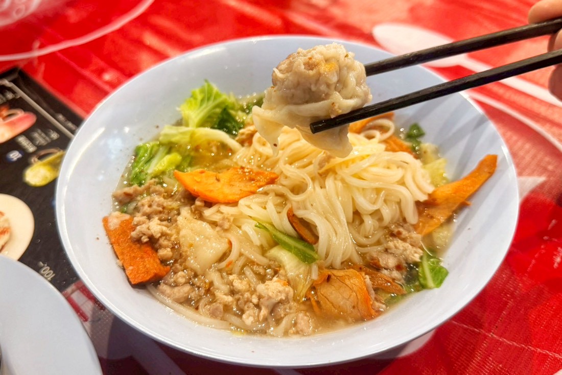 阿德泰式叉燒麵
