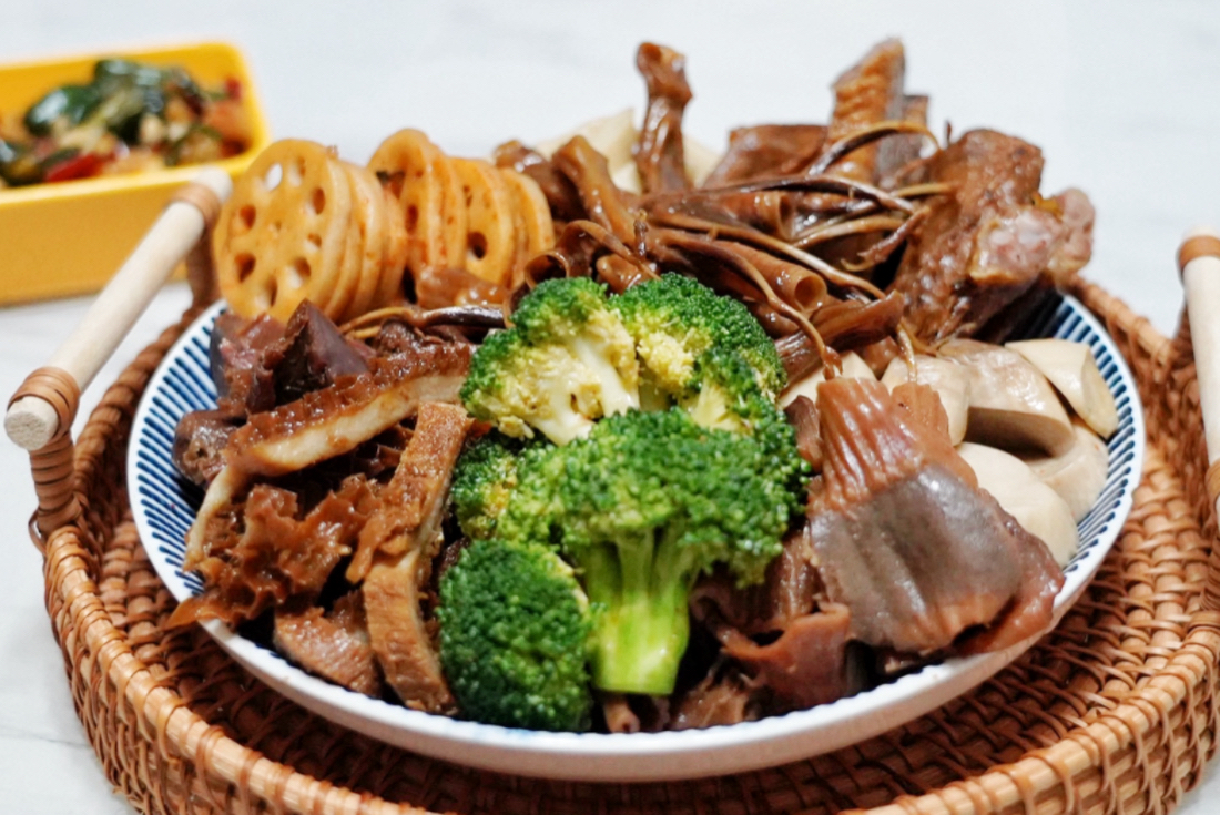 追蕾醬香黑鴨滷味