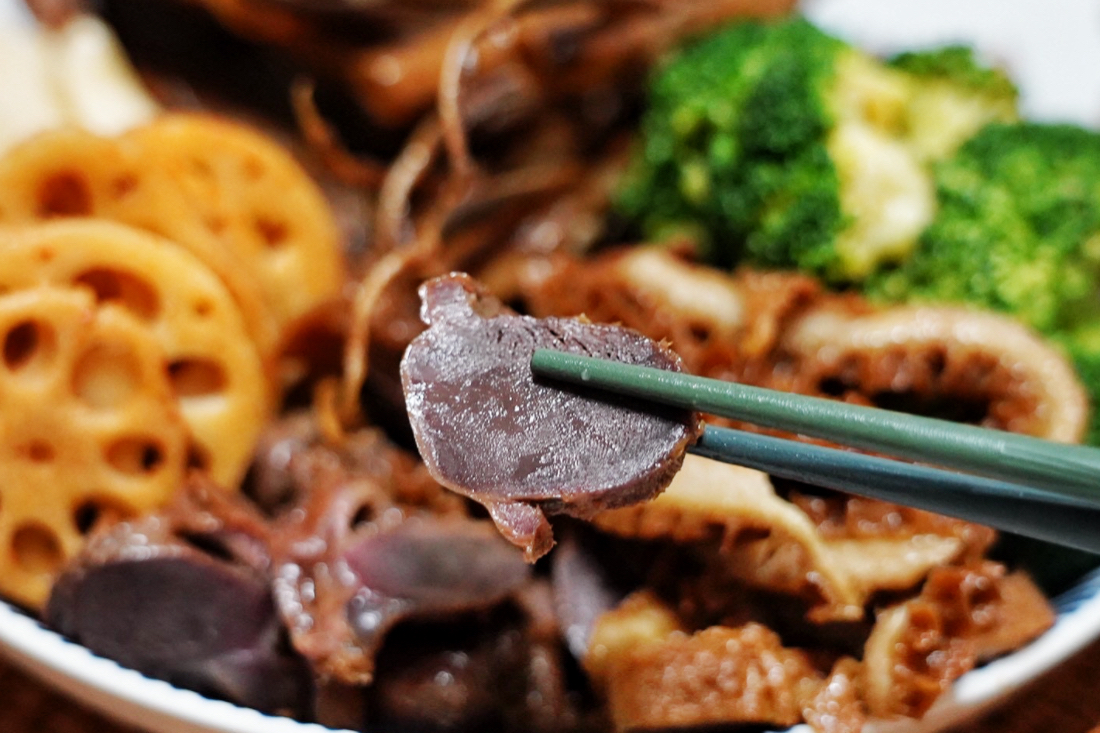 追蕾醬香黑鴨滷味