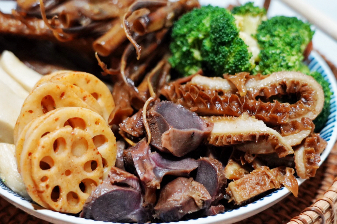 追蕾醬香黑鴨滷味