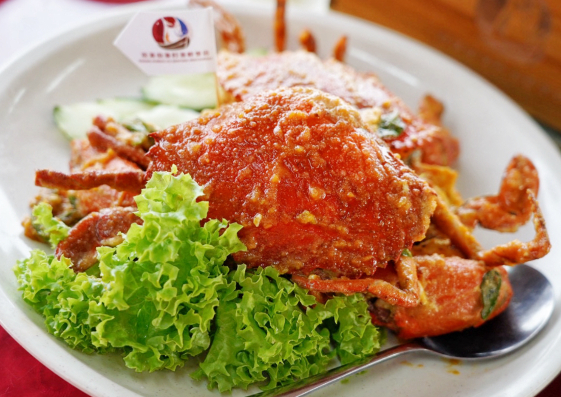 瓜拉雪蘭莪餵老鷹體驗,双溪由漁村海鮮飯店,餵老鷹,撈藍眼淚,搭船賞螢火蟲,馬來西亞自由行,漁村吃海鮮,馬來西亞美食