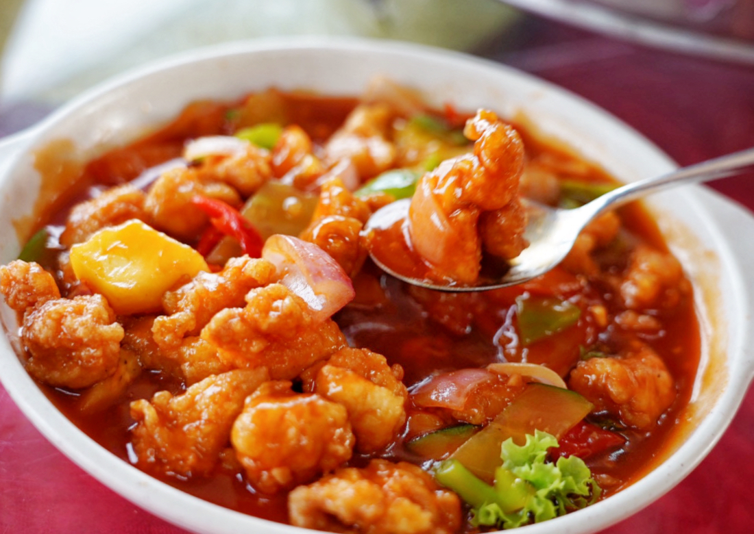 瓜拉雪蘭莪餵老鷹體驗,双溪由漁村海鮮飯店,餵老鷹,撈藍眼淚,搭船賞螢火蟲,馬來西亞自由行,漁村吃海鮮,馬來西亞美食
