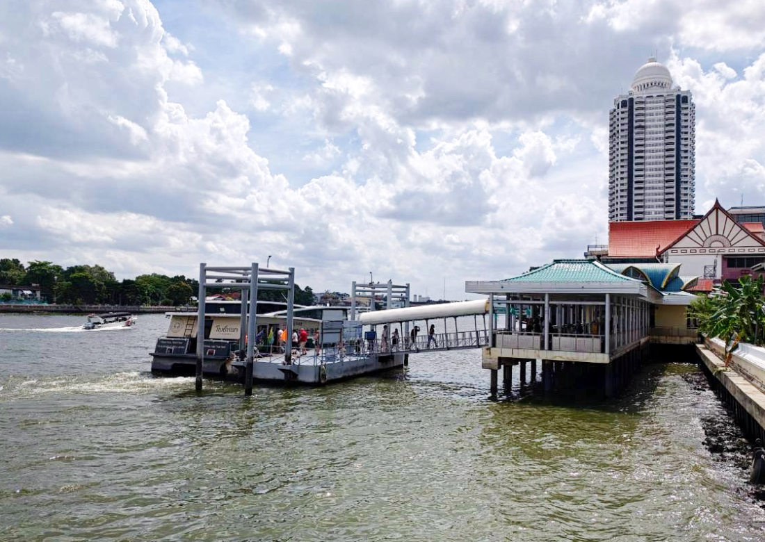 Baan Rim Naam Songwat 