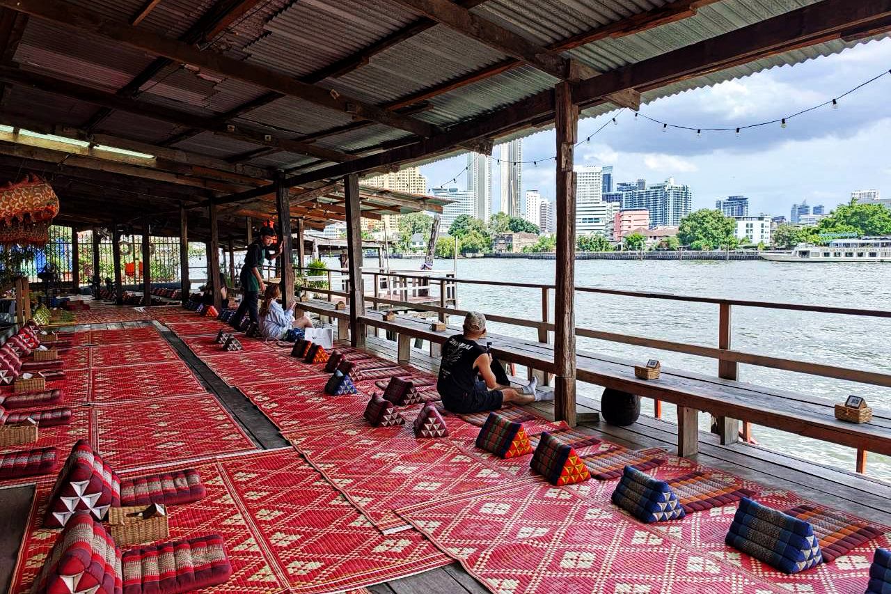 Baan Rim Naam Songwat 