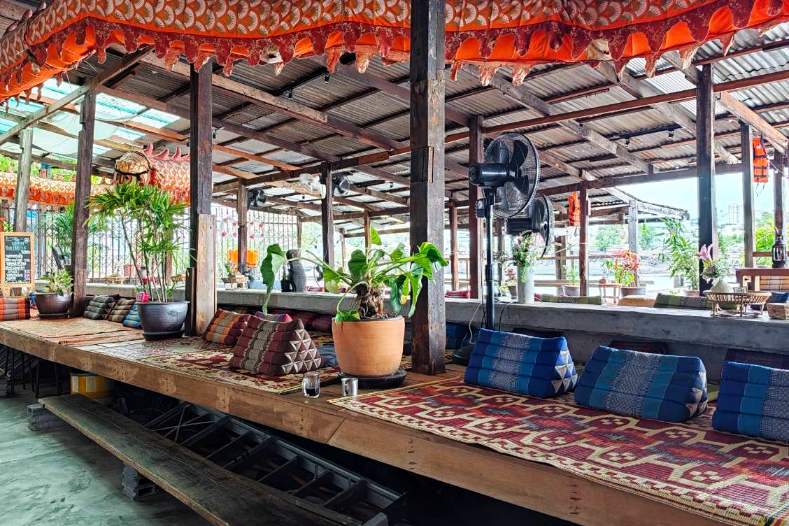 Baan Rim Naam Songwat 